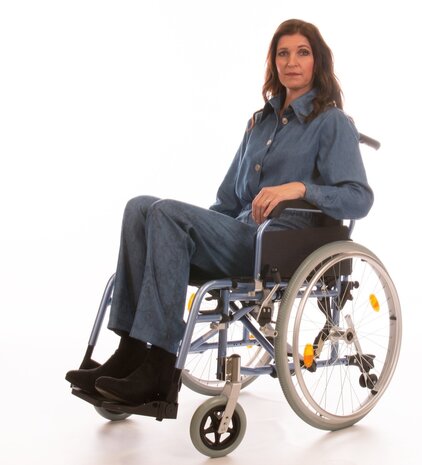 7183 Aangepaste dames pantalon/broek voorzien van Zitsnit en elastische broekband (geen broekzakken) rolstoel